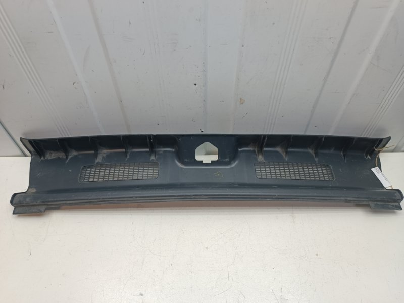 Накладка замка багажника Лада Приора