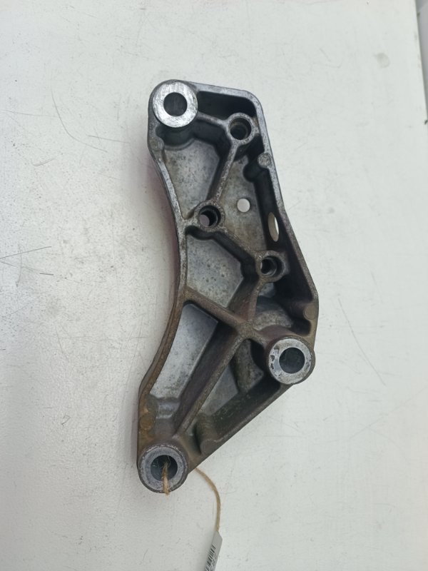 Кронштейн кпп Audi A3 2009 8P