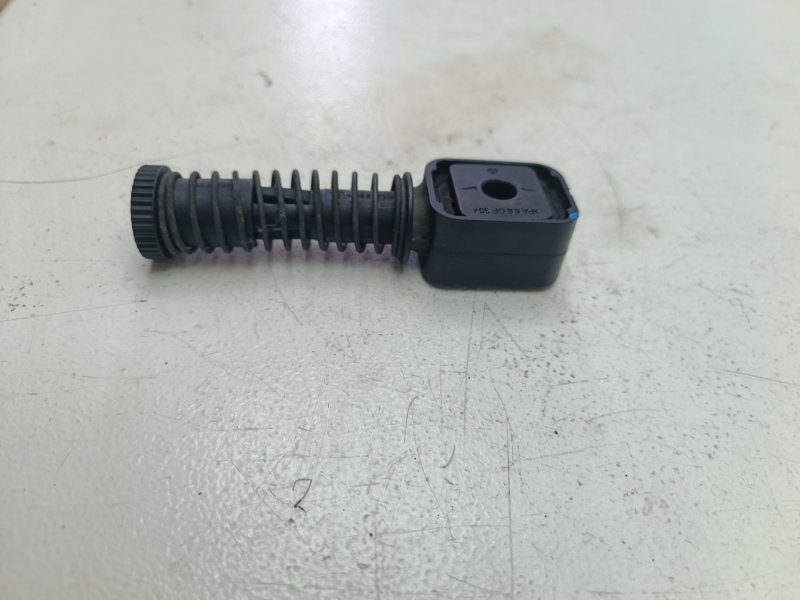 Фиксатор троса КПП Audi A3 2009 8P