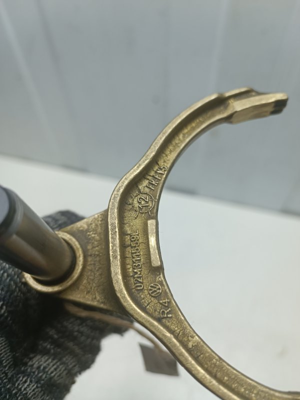 Вилка кпп Skoda SuperB 2012 NFP