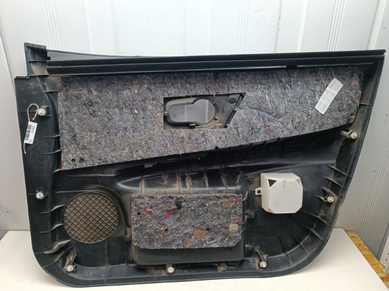 Обшивка двери Nissan Note E11
