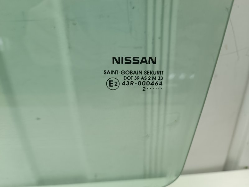 Стекло двери Nissan Note E11