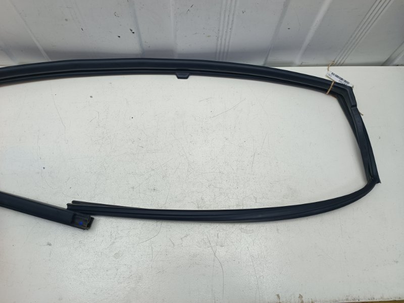 Уплотнитель стекла Nissan Note E11