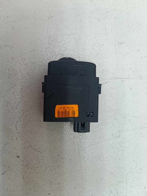 Кнопка корректора фар Nissan Note E11