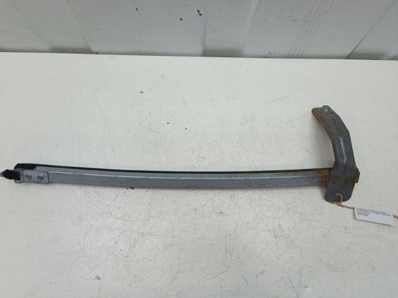 Направляющая стекла двери Nissan Note E11