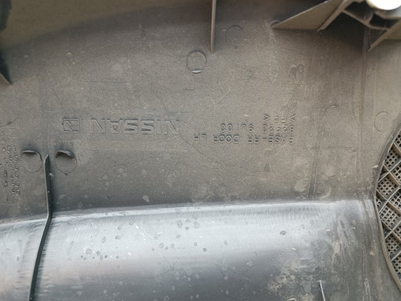 Обшивка двери Nissan Note E11