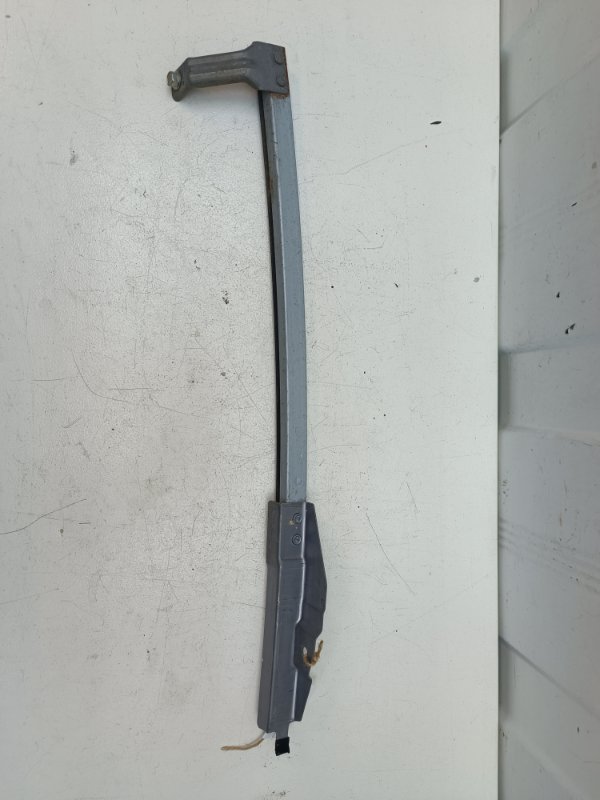 Направляющая стекла двери Nissan Note E11