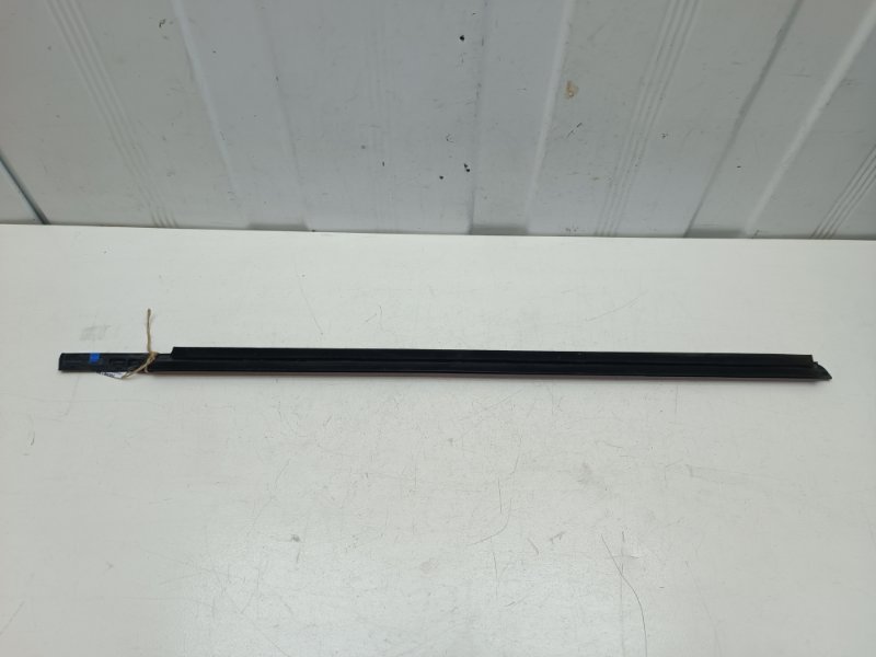 Молдинг стекла Nissan Note E11