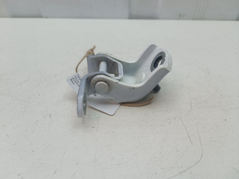 Петля двери Nissan Note E11