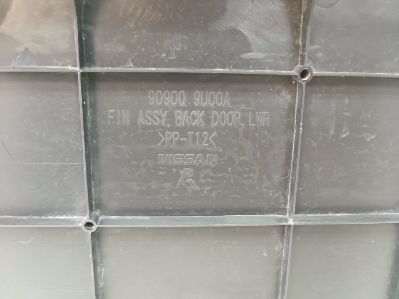 Обшивка крышки багажника Nissan Note E11