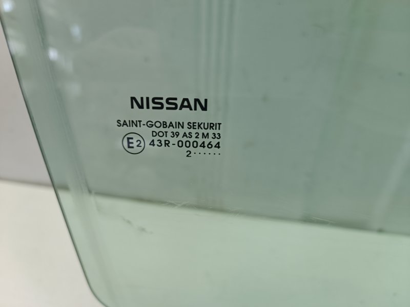 Стекло двери Nissan Note E11
