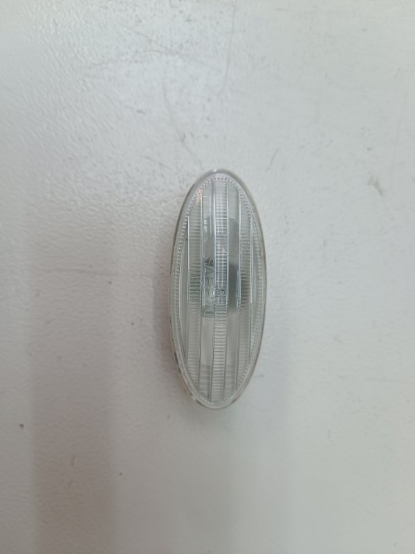 Поворотник в крыле Nissan Note E11