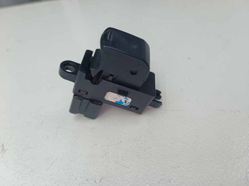 Кнопка стеклоподъемника Nissan Note E11