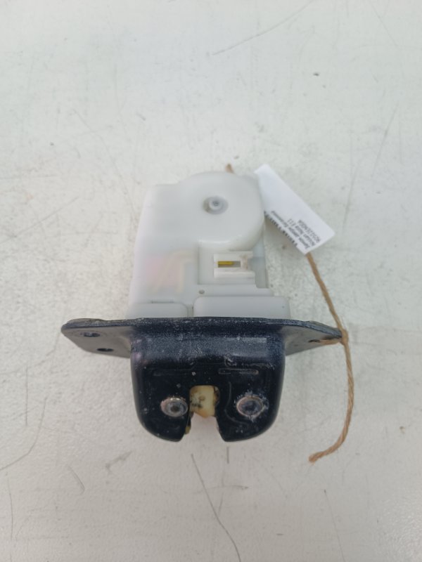 Замок двери багажника Nissan Note E11