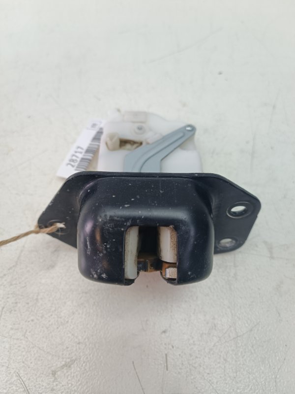 Замок двери багажника Nissan Note E11