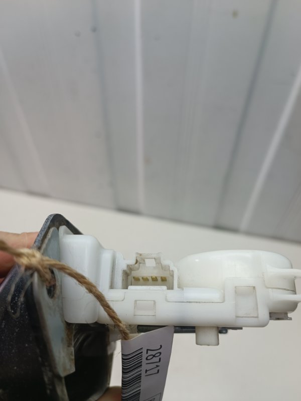 Замок двери багажника Nissan Note E11