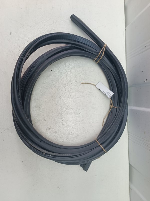 Уплотнитель багажника Nissan Note E11