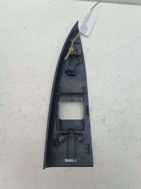 Накладка кнопок стеклоподъемника Nissan Note E11