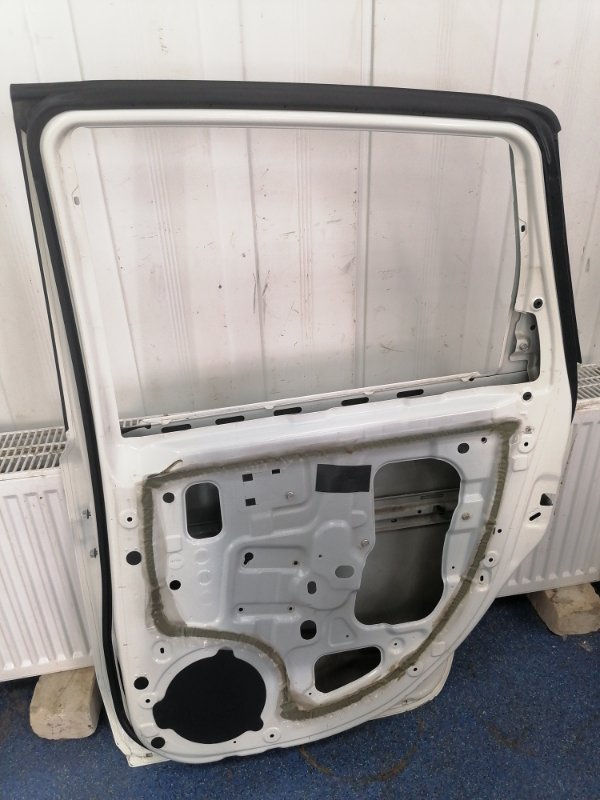 Дверь Nissan Note E11