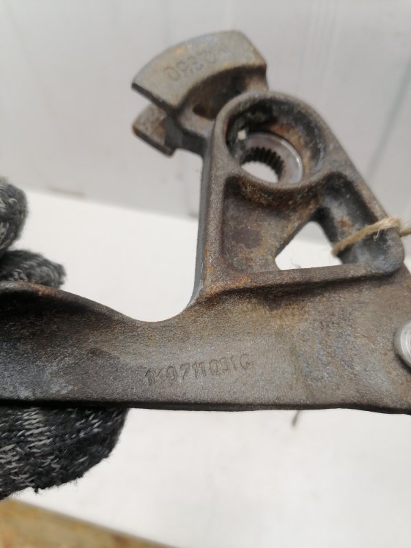 Рычаг выбора передач Volkswagen Golf 2009 6