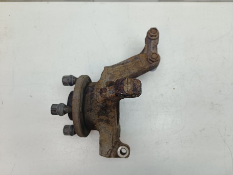 Кулак поворотный Nissan Note E11