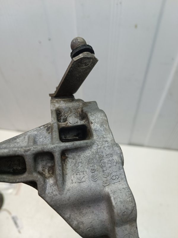 Кронштейн кпп VOLKSWAGEN Golf 2