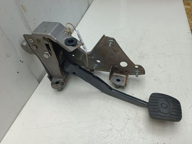 Педаль тормоза Nissan Note E11