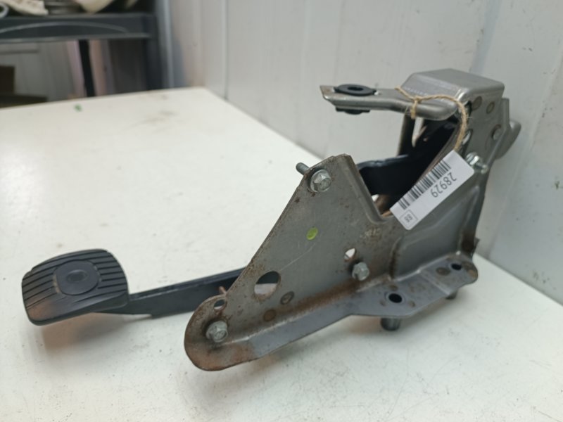 Педаль тормоза Nissan Note E11