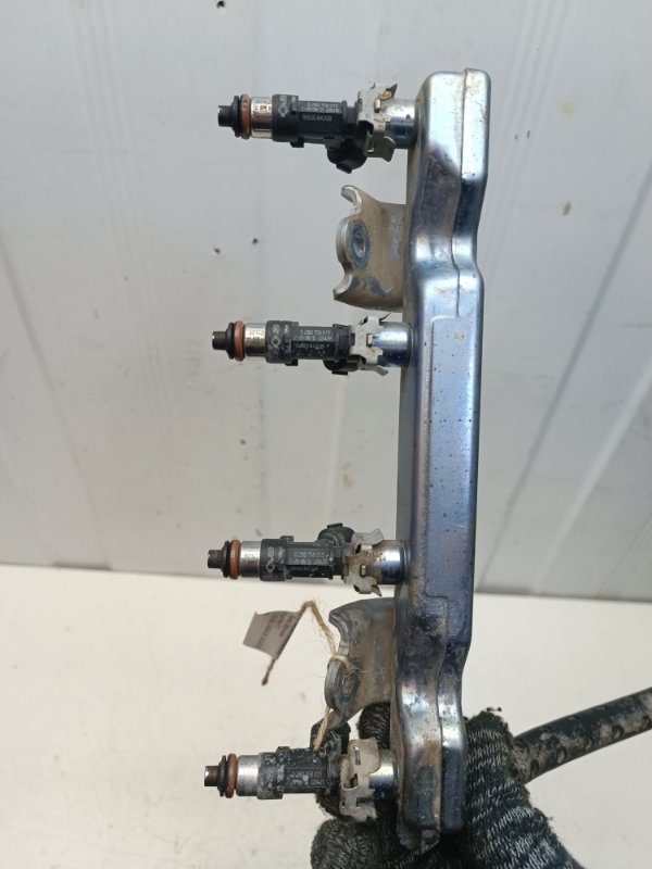 Рампа с форсунками Nissan Note E11