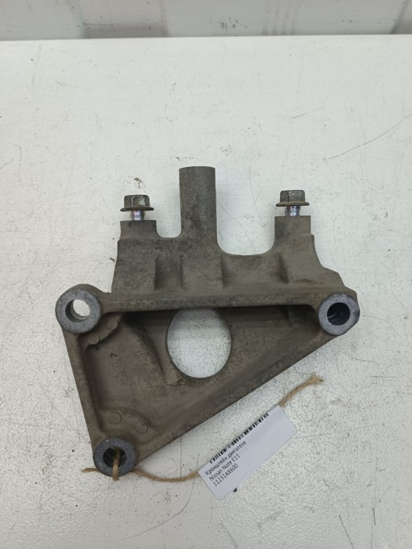 Кронштейн двигателя Nissan Note E11