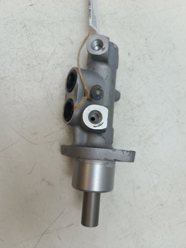 Главный тормозной цилиндр Nissan Note E11