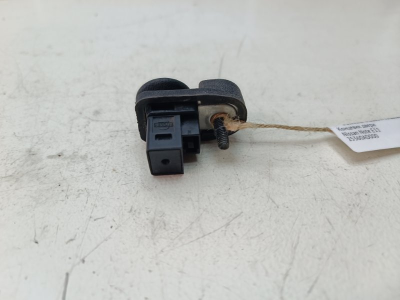 Концевик двери Nissan Note E11
