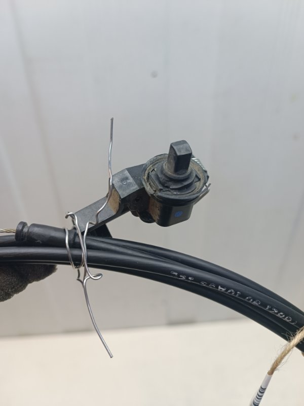 Трос лючка бака Nissan Note E11