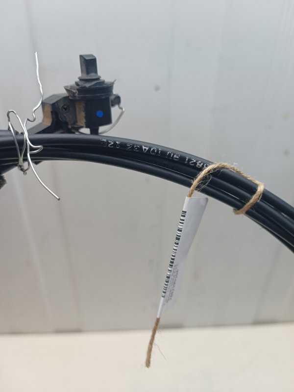 Трос лючка бака Nissan Note E11