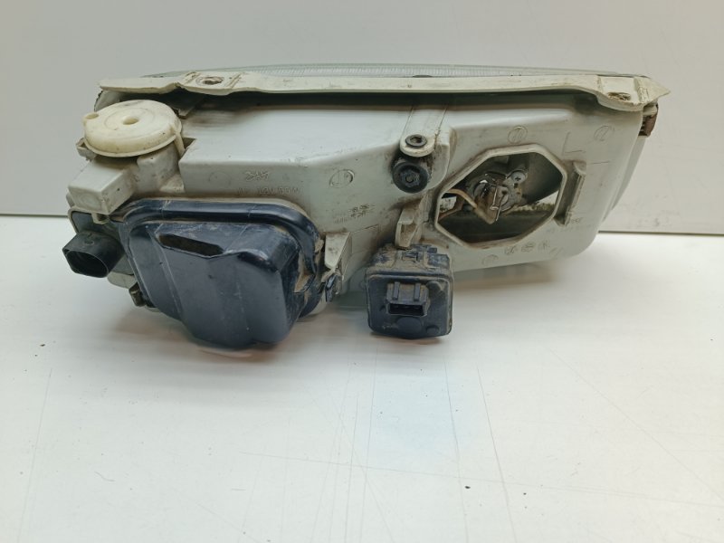 Фара Volkswagen Passat 1995 B4