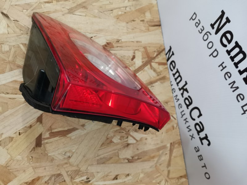 Фонарь задний в крышку багажника Volkswagen Tiguan 2010 5N1