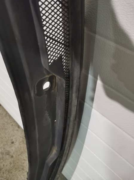 Жабо VOLVO XC90 2004