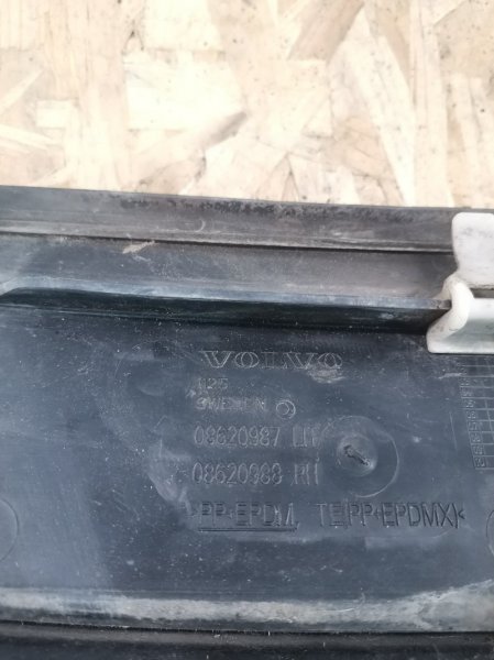 Жабо VOLVO XC90 2004