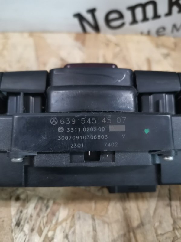 Блок кнопок центральной консоли Mercedes Vito 2007 639