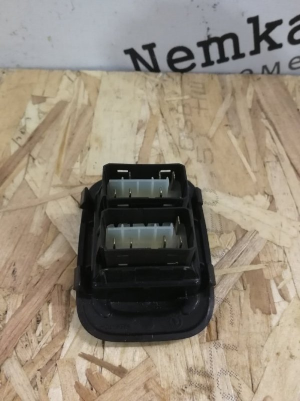 Блок кнопок пневмоподвески Mercedes Vito 2008 639