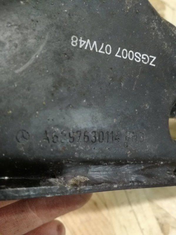 Кронштейн сдвижной двери Mercedes Vito 2008 639