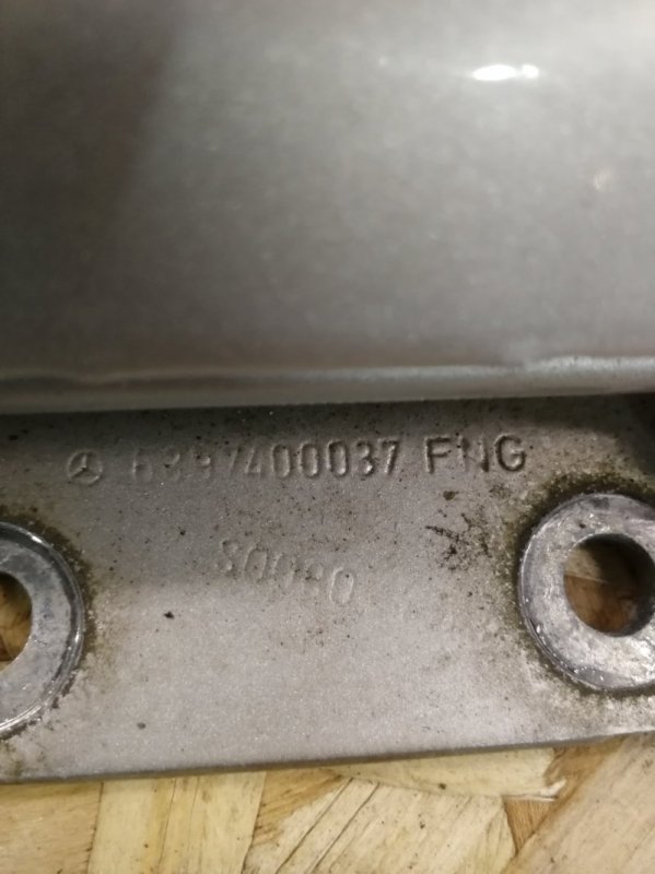 Петля крышки багажника Mercedes Vito 2008 639