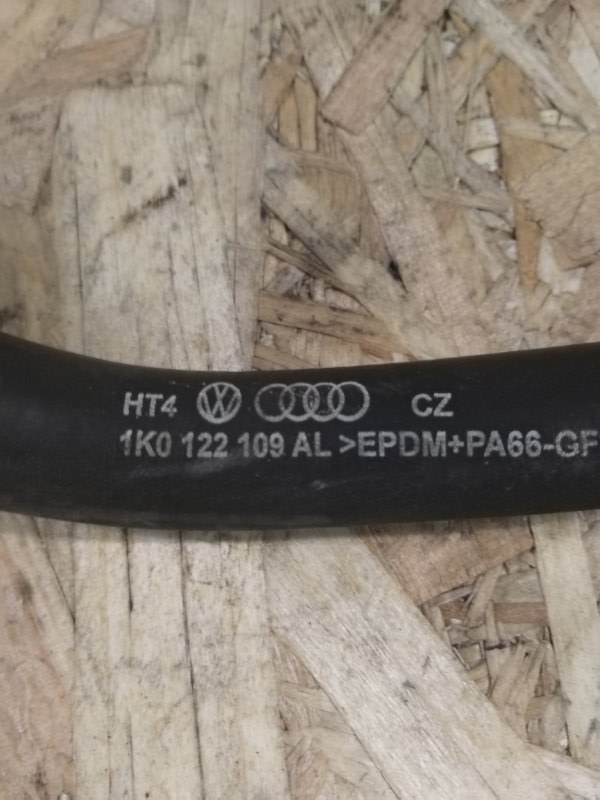 Патрубок системы охлаждения Volkswagen Passat B6 2007 Седан