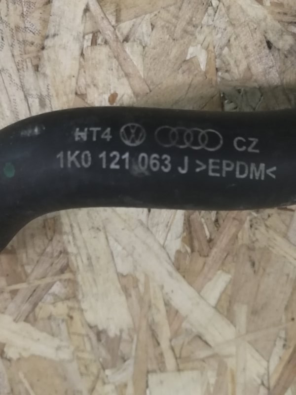 Патрубок системы охлаждения Volkswagen Passat B6 2007 Седан