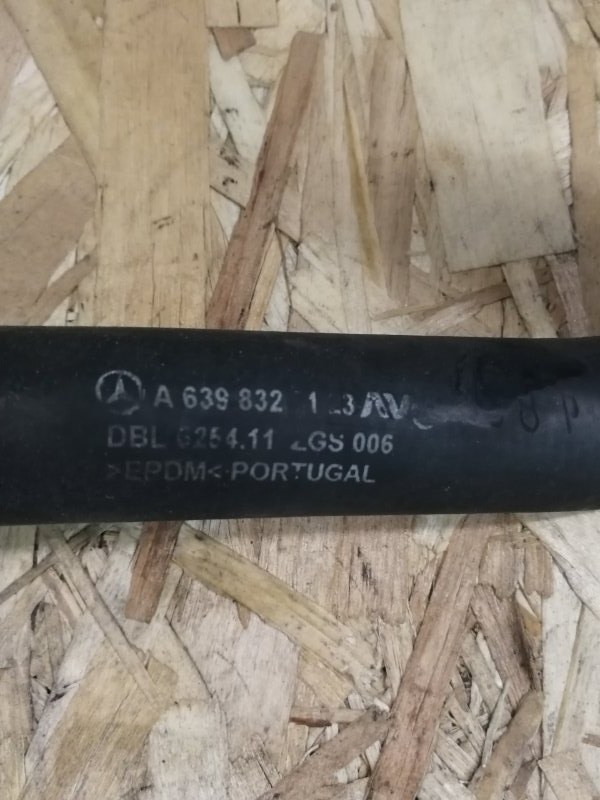 Патрубок системы охлаждения Mercedes Vito 2008 639