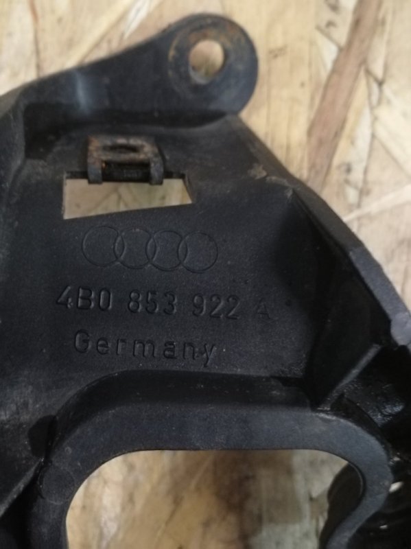 Кронштейн порога AUDI A6 C5 1998 C5