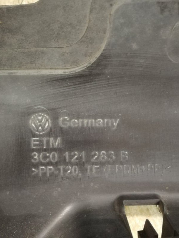 Диффузор радиатора Volkswagen Passat B6 2007 Седан