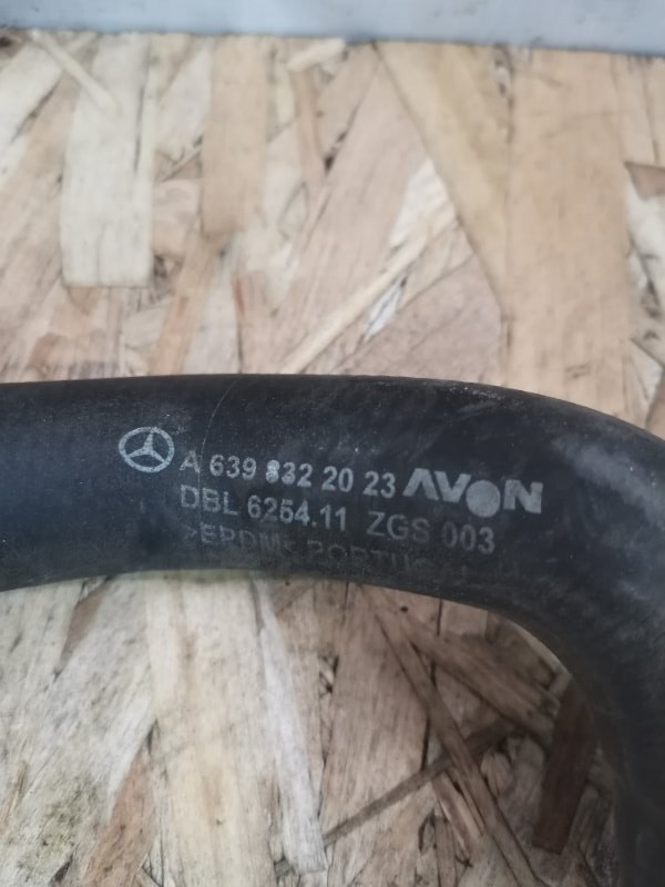 Патрубок системы охлаждения Mercedes Vito 2008 639