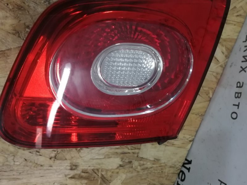 Фонарь задний в крышку багажника Volkswagen Tiguan 2010 5N1