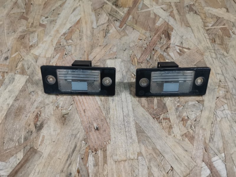 Подсветка номера Volkswagen Tiguan 2010 5N1